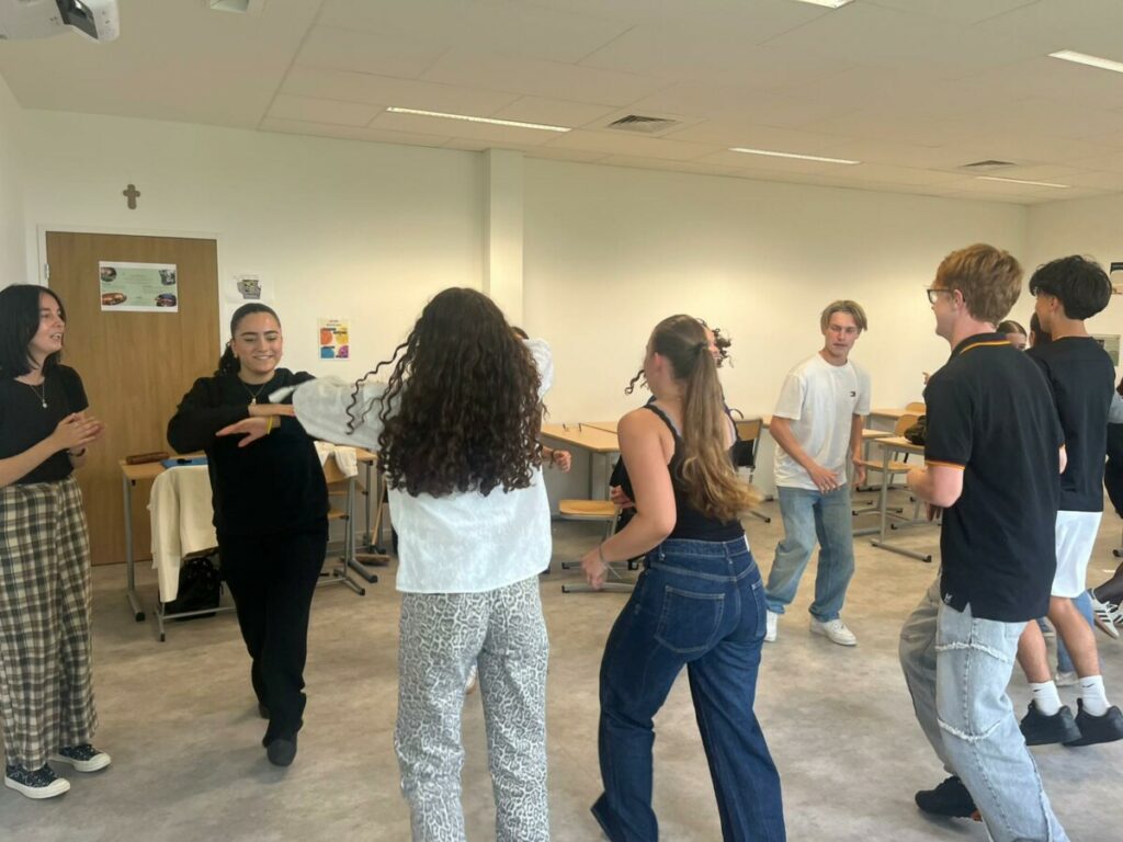 🟢 Atelier de danses écossaises avec les 2C et 2D 🕺💃