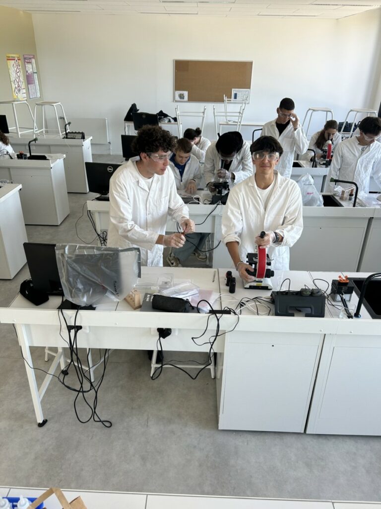 🧪🔬 Quelques photos des dernières manipulations en SVT ! 🥼📸